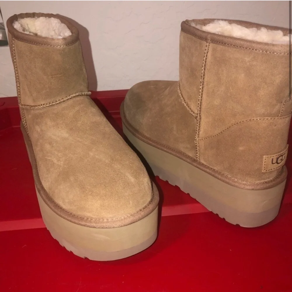 UGG Mini Classic Chestnut Platform Boots 10US